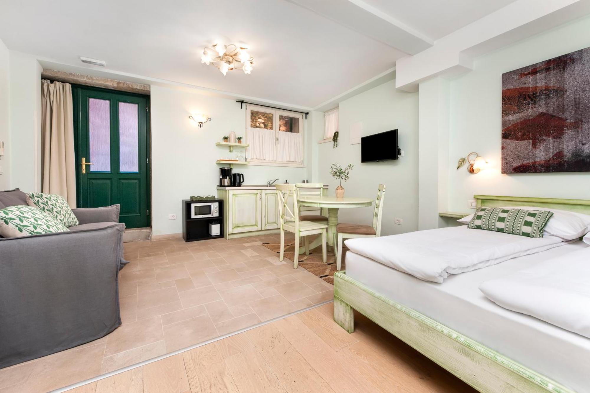 Casa Matteotti Apartment Ровин Екстериор снимка