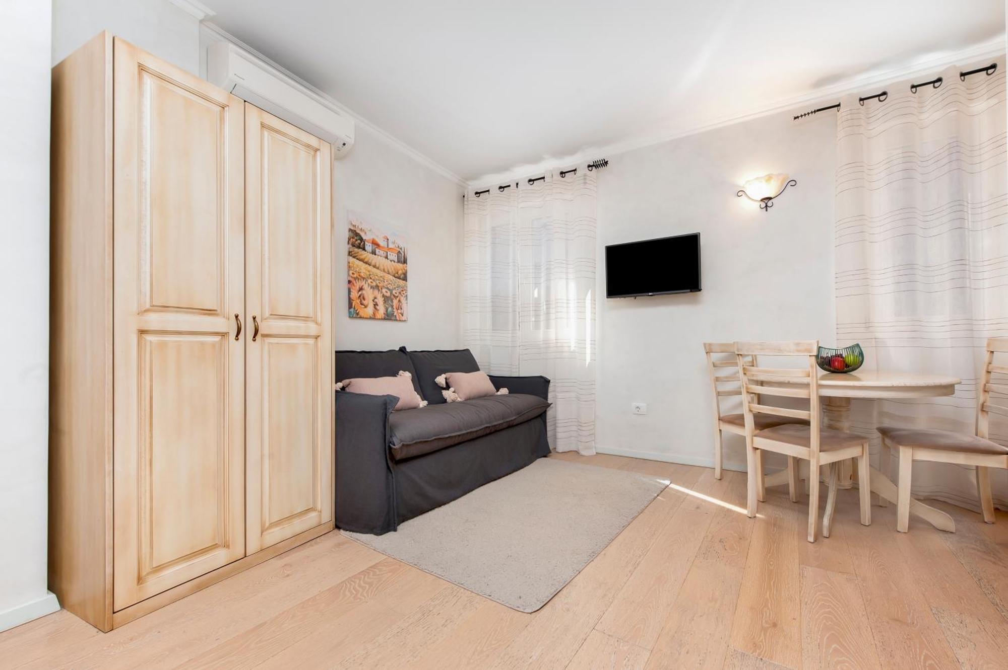 Casa Matteotti Apartment Ровин Екстериор снимка