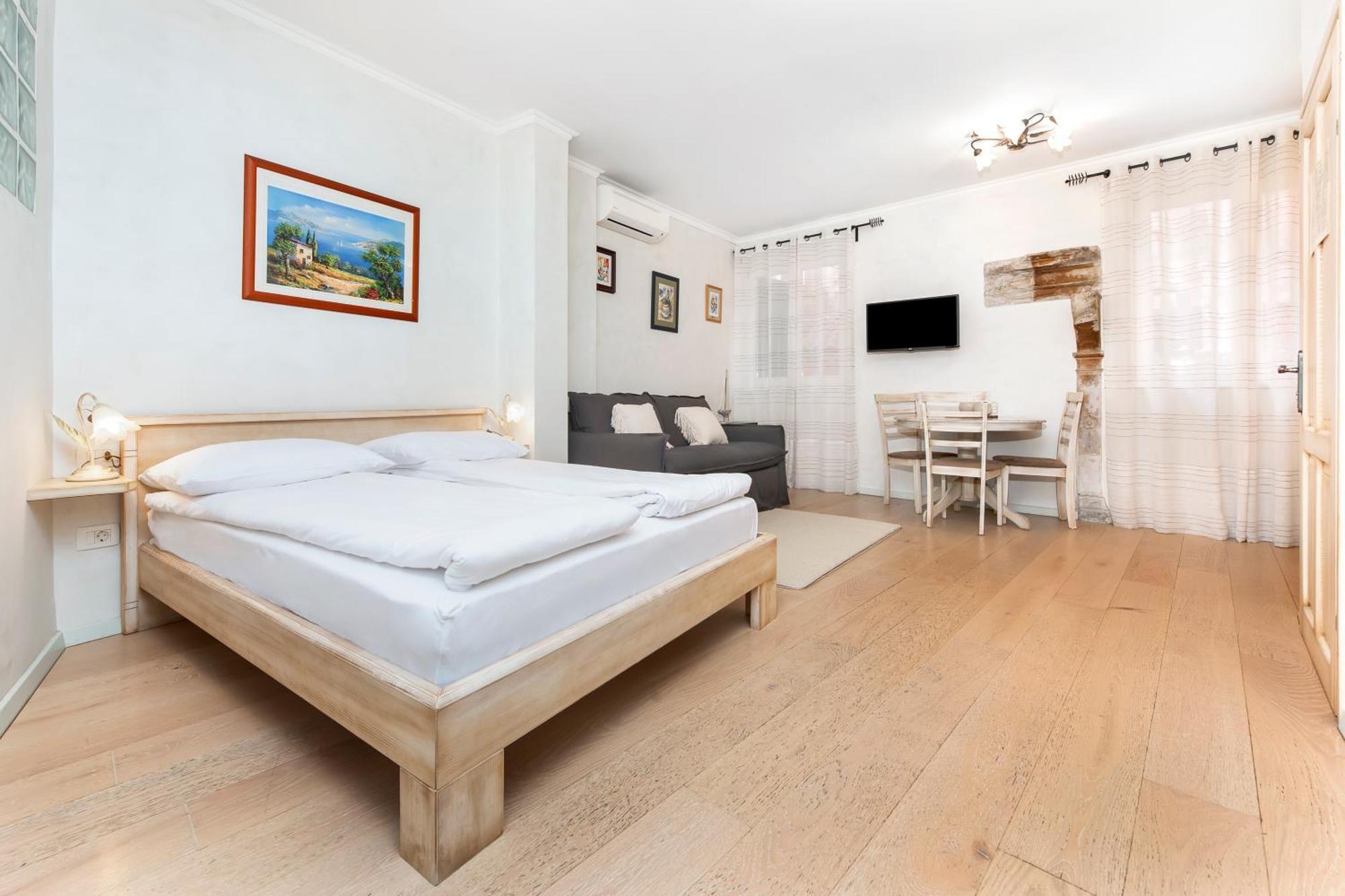 Casa Matteotti Apartment Ровин Екстериор снимка